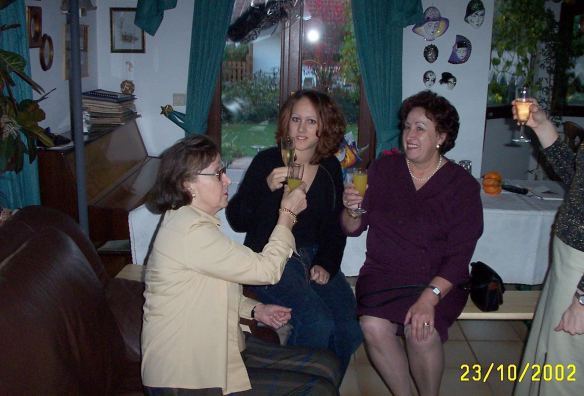 Prost mit Oma und Goot.jpg (40865 Byte)