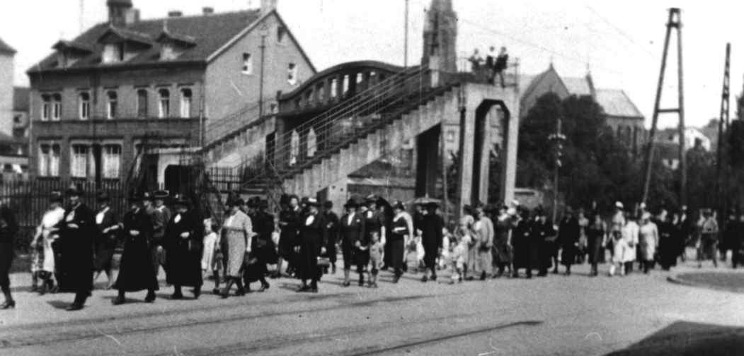 Prozession..jpg (74160 Byte)