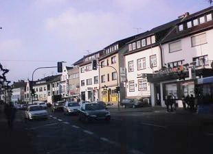 Trierer Str.2000 vor der  kath.Kirche.a..jpg (14712 Byte)